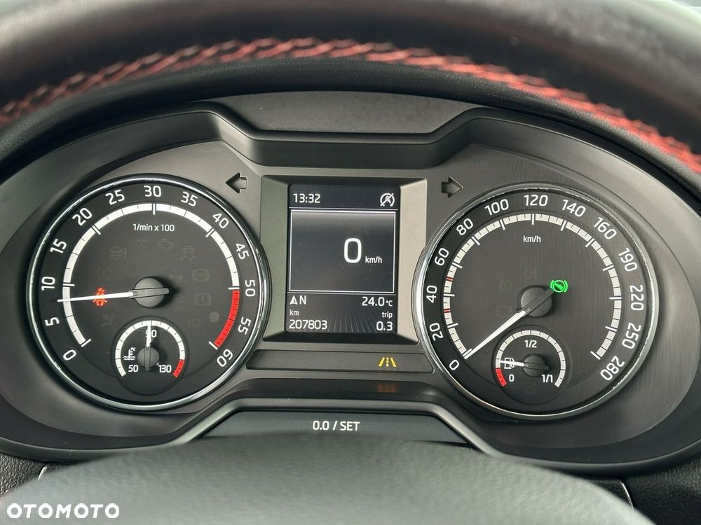 Skoda Octavia 2.0 TDI DSG RS - 22