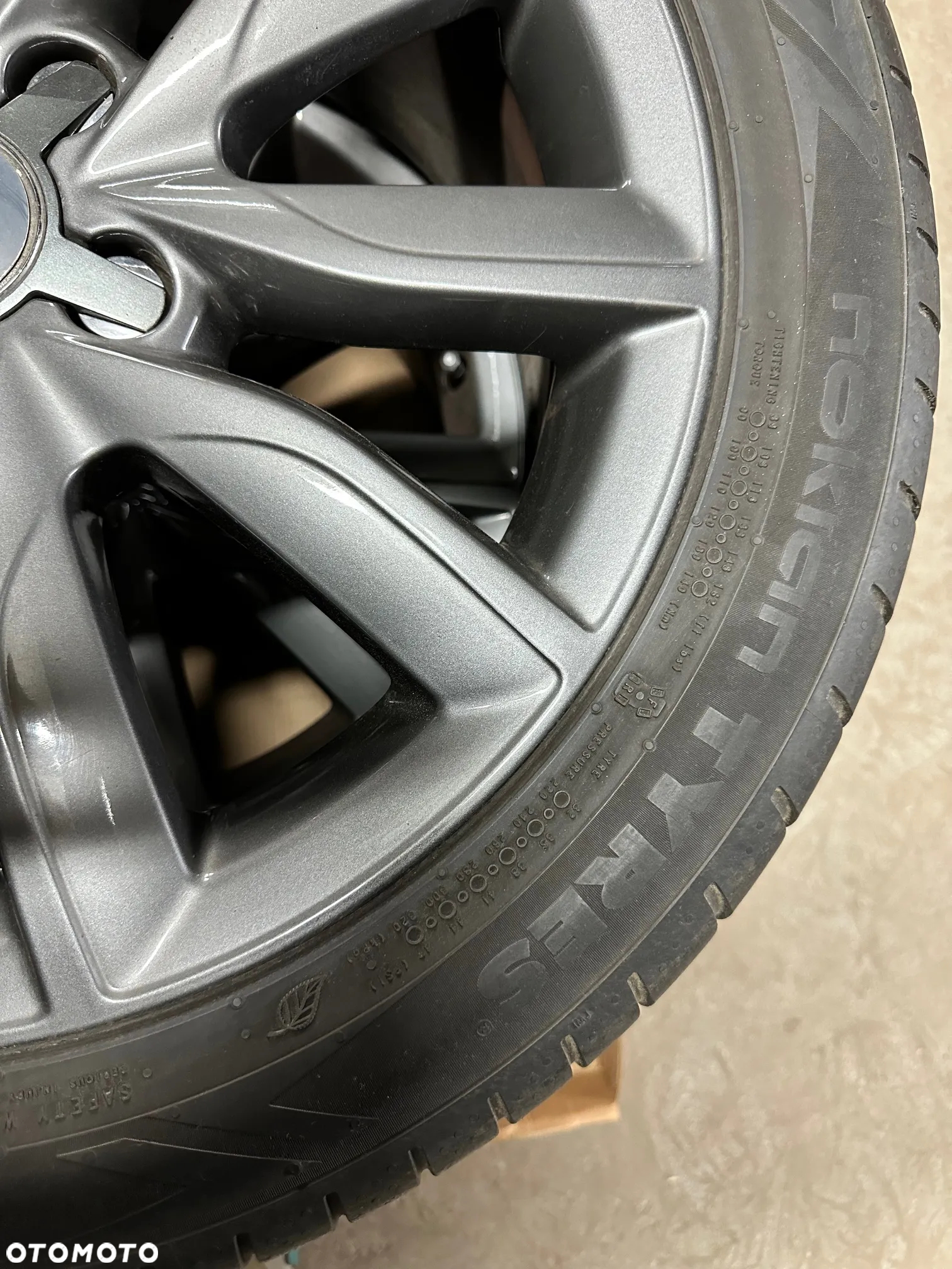 Felgi 5x112 Audi A3 Opony NOKIAN 235/45 17" - 5