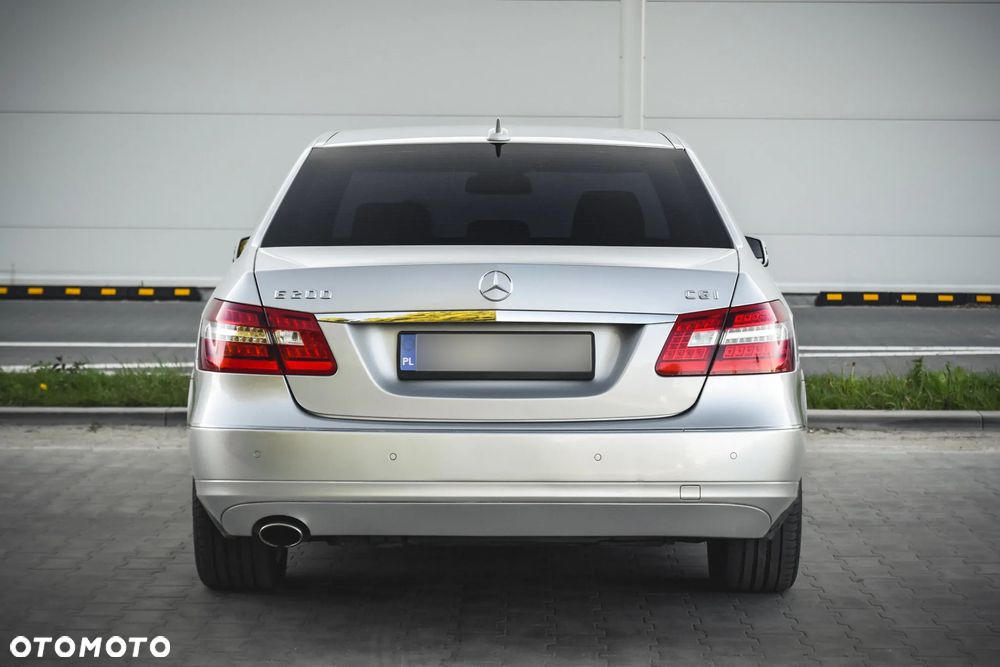 Mercedes-Benz Klasa E 200 CGI BlueEFFICIENCY 7G-TRONIC Avantgarde - 14