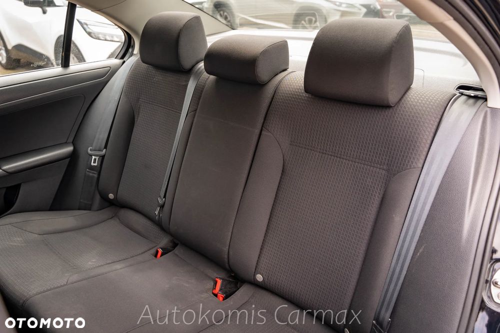 Volkswagen Jetta 2.0 Base - 23