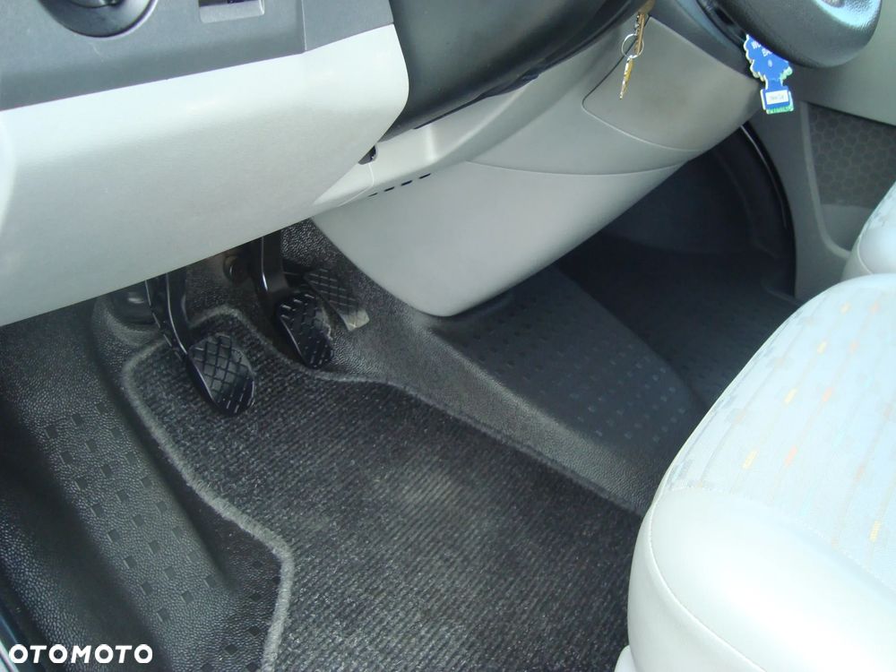 Volkswagen Transporter Caravelle Kurz Trendline - 21