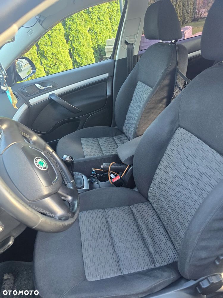 Skoda Octavia 1.6 Ambiente - 8