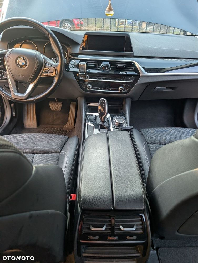 BMW Seria 5 518d Sport Line - 13
