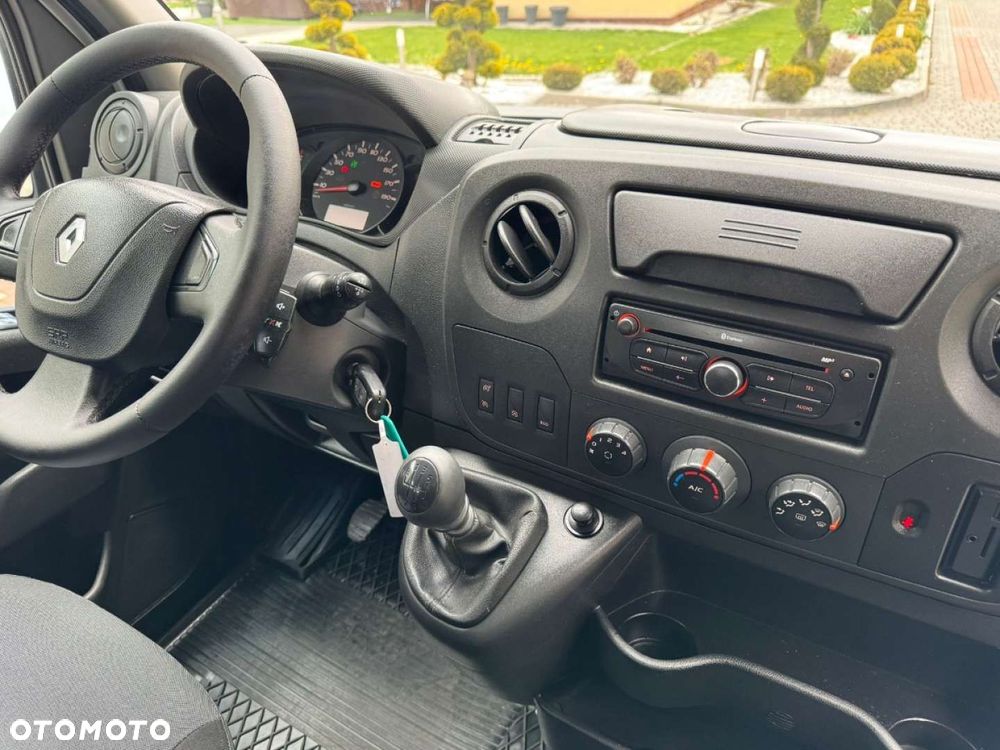 Renault Master Doka 7-osobowy - 32
