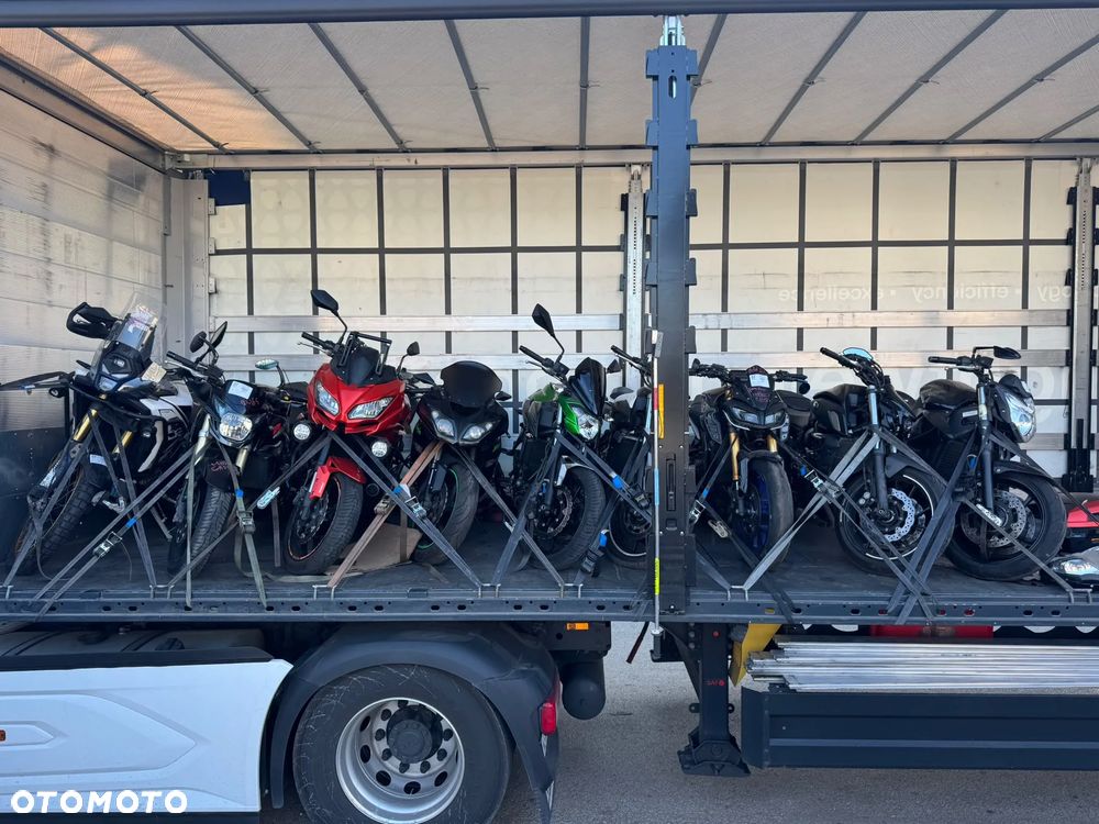 Suzuki GSR - 38