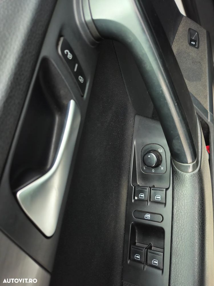 Volkswagen Passat Variant 2.0 TDI Blue TDI Highline - 13