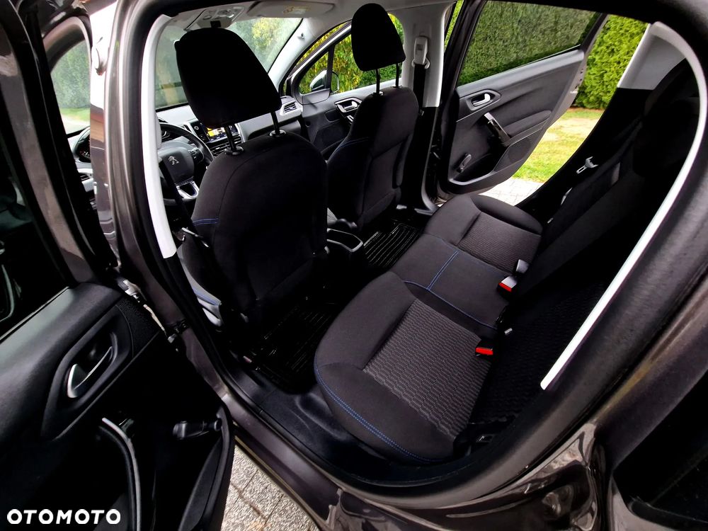 Peugeot 208 1.2 PureTech Style - 21