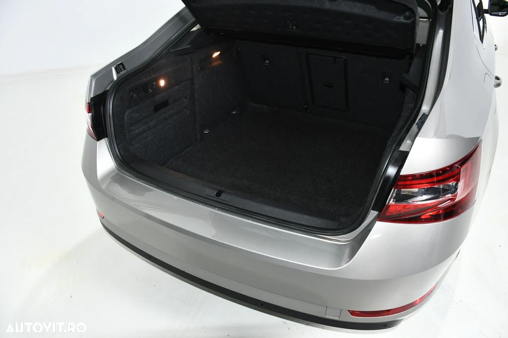 Skoda Superb 2.0 TDI DSG L&K - 33