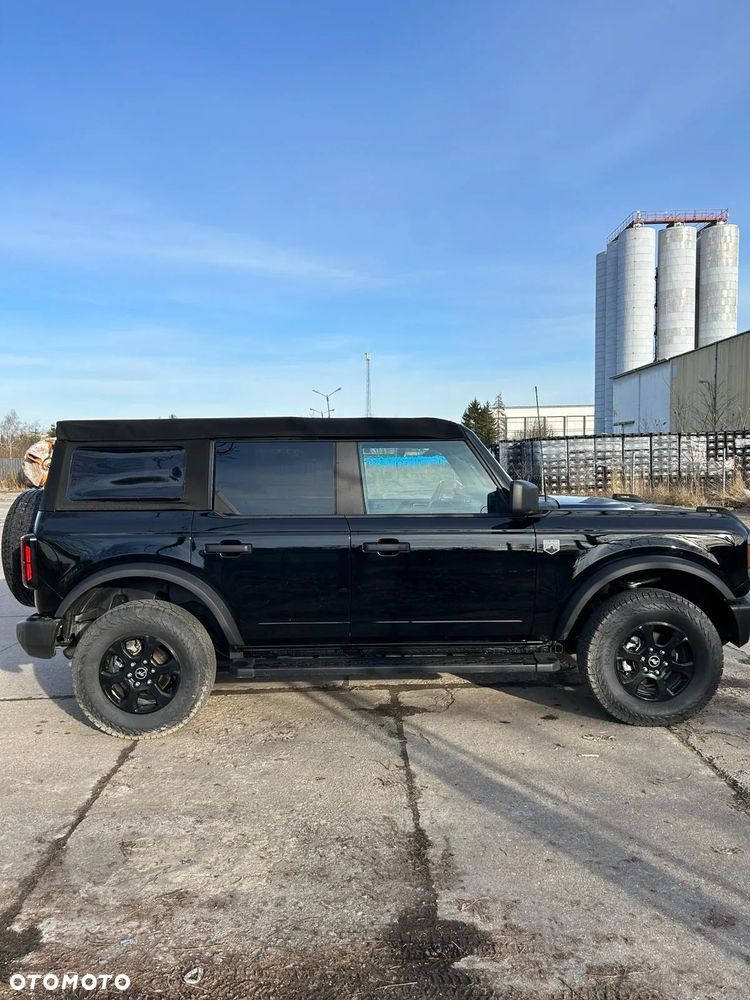 Ford Bronco - 4