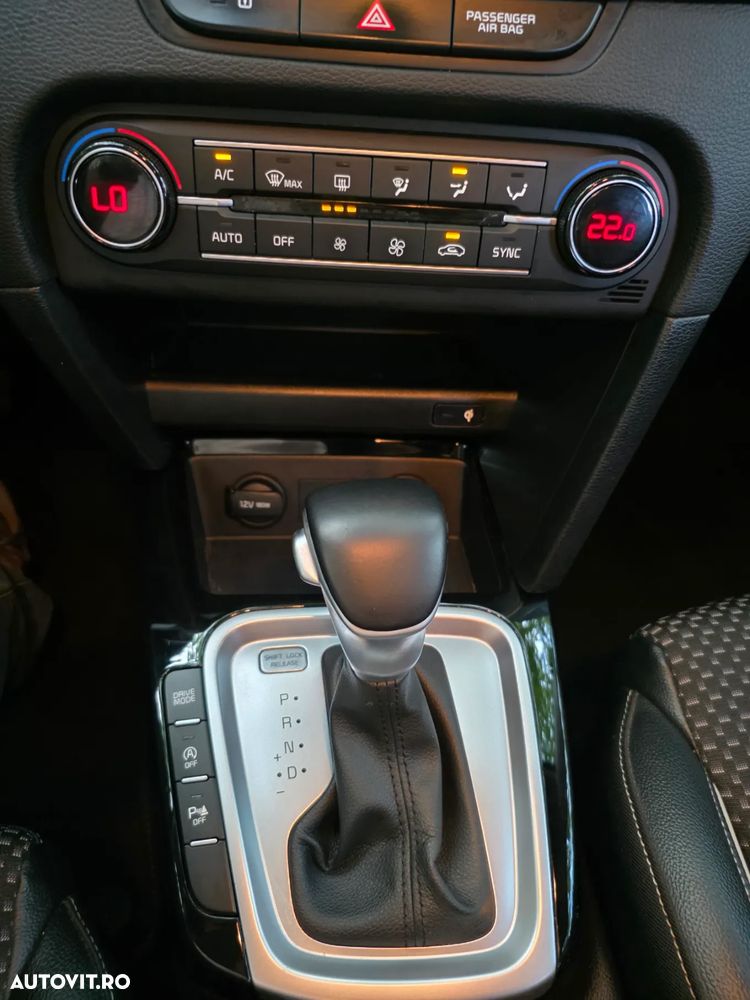 Kia Ceed 1.6 CRDi Eco-Dynamics+ (48V Mild-Hybrid) DCT7 GT Line - 11