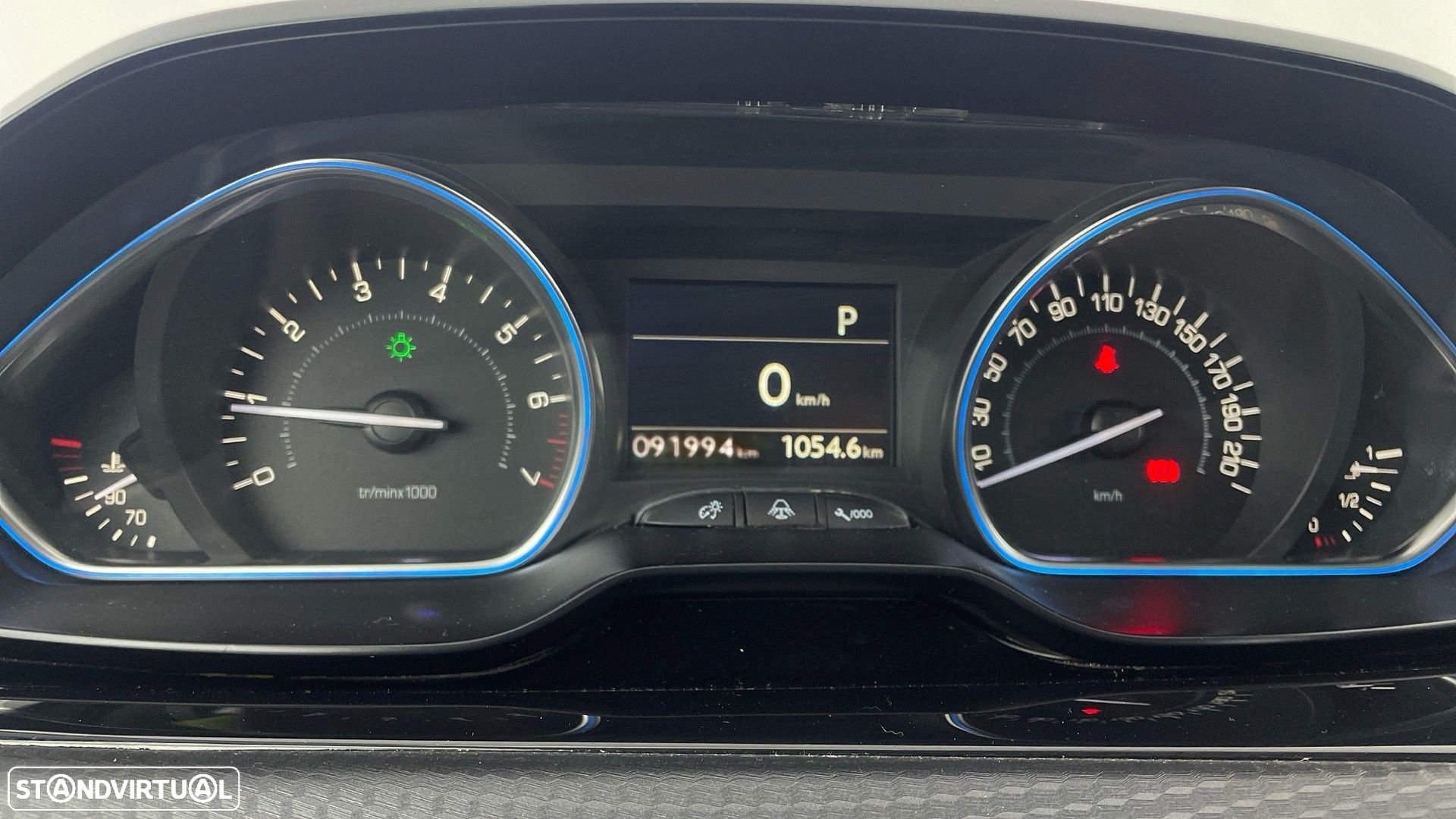 Peugeot 2008 1.2 PureTech Allure EAT6 - 25