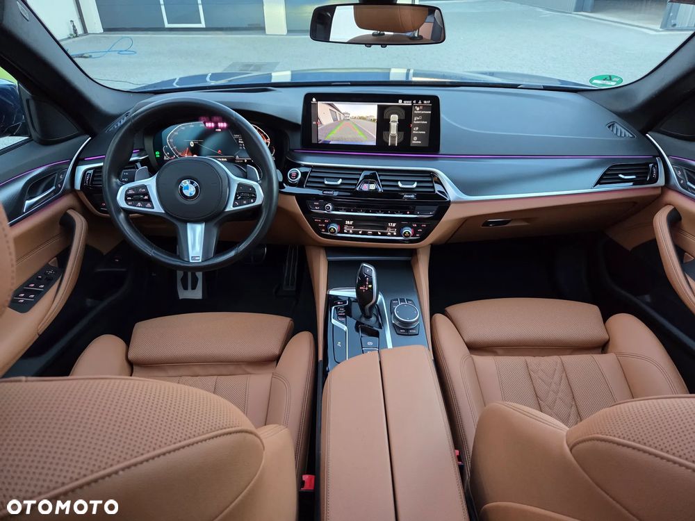 BMW Seria 5 520d xDrive Touring M Sport Edition - 16