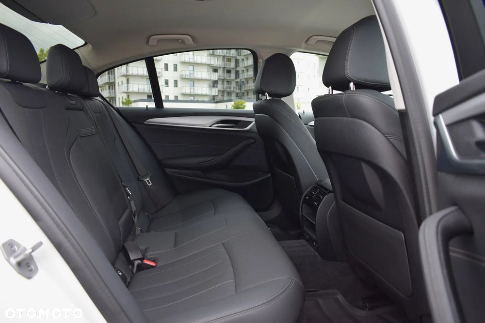 BMW Seria 5 530i xDrive mHEV sport - 9