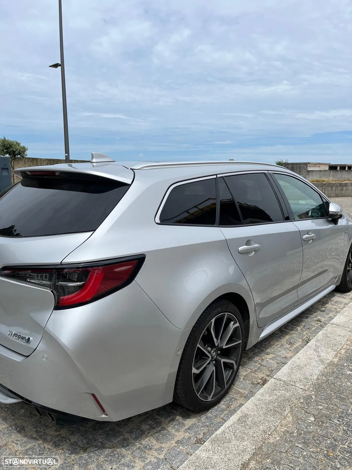 Toyota Corolla Touring Sports 2.0 Hybrid Luxury Black - 2