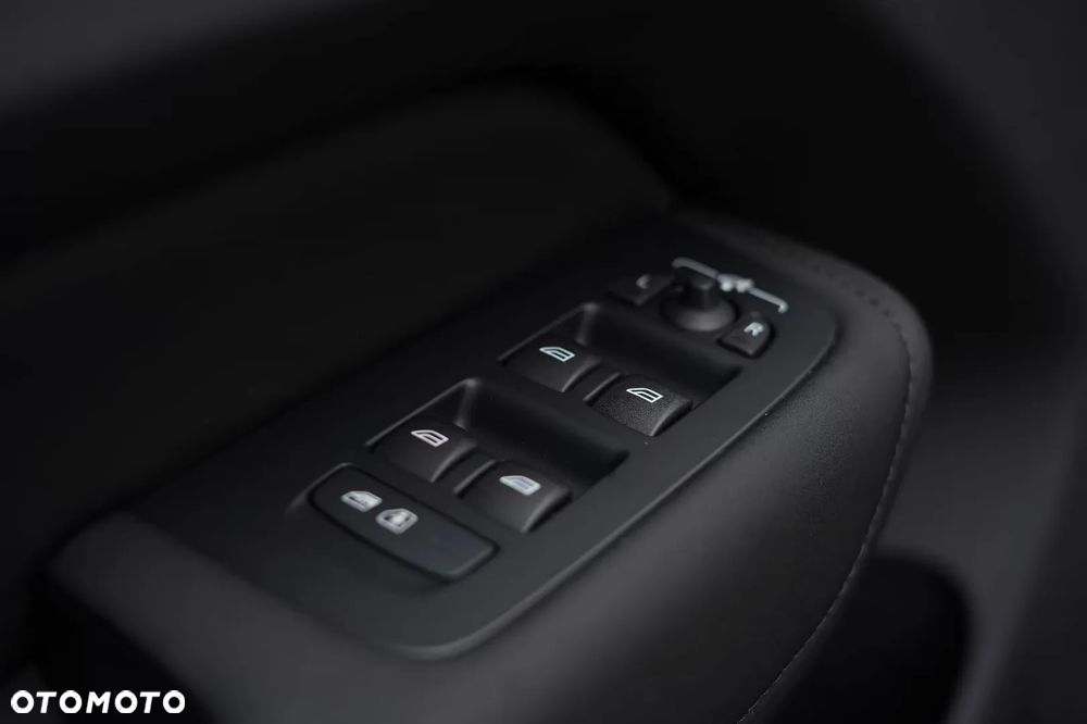 Volvo XC 60 B5 B AWD Plus Black Edition - 30