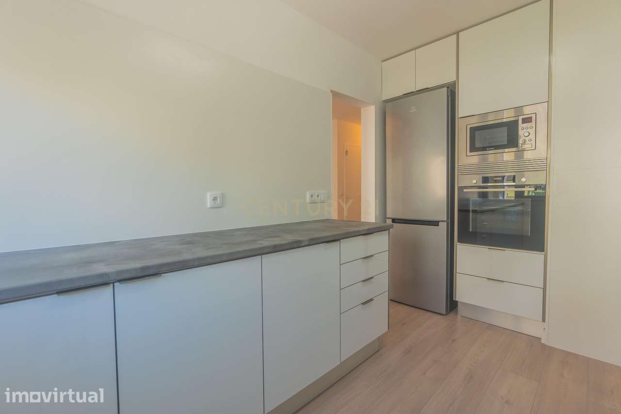 Arrendamento T2 em Paço de Arcos com cozinha equipada - Grande imagem: 3/26