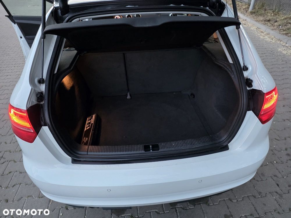 Audi A3 Sportback 1.6 TDI DPF Attraction - 16