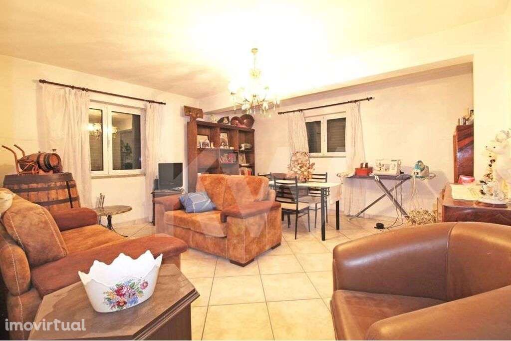 Moradia T4 com Estabelecimento Comercial de Padaria Próximo de Freixo - Grande imagem: 2/29