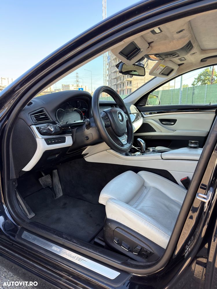BMW Seria 5 530d xDrive AT - 12
