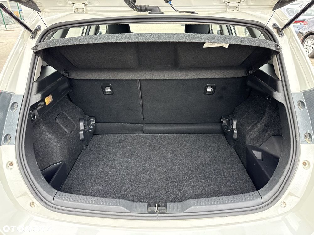 Toyota Auris - 11