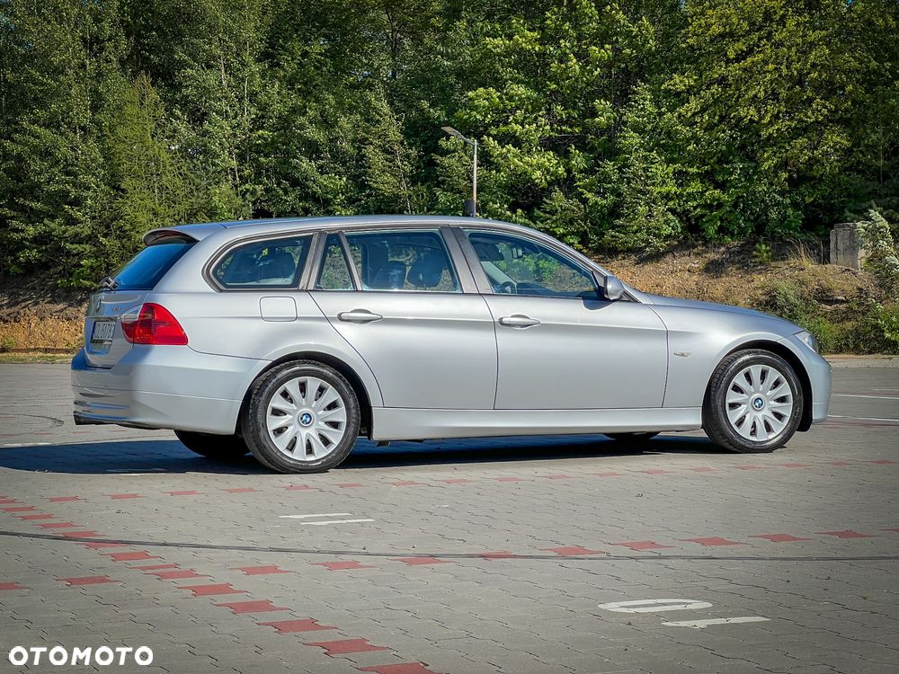 BMW Seria 3 318i Touring - 5