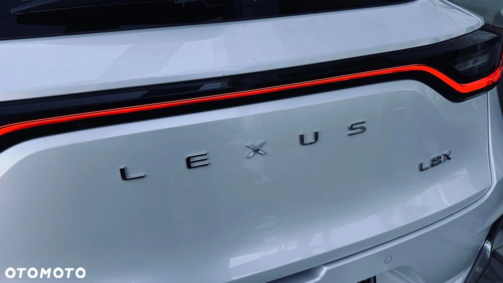 Lexus LBX 1.5 Hybrid Emotion - 21