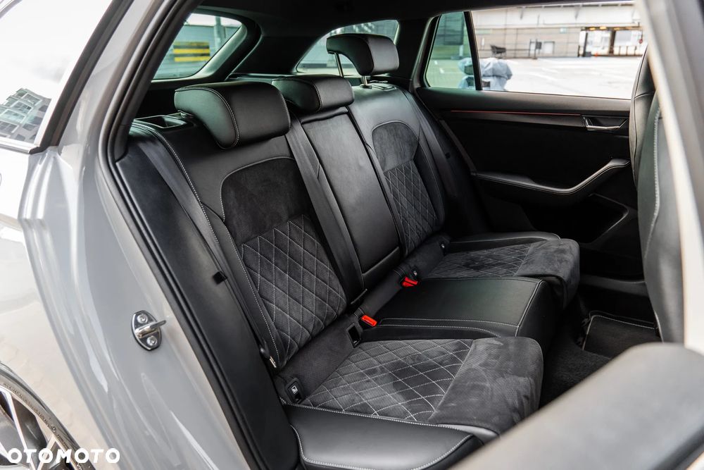 Skoda Superb Combi 2.0 TDI 4x4 DSG Sportline - 10