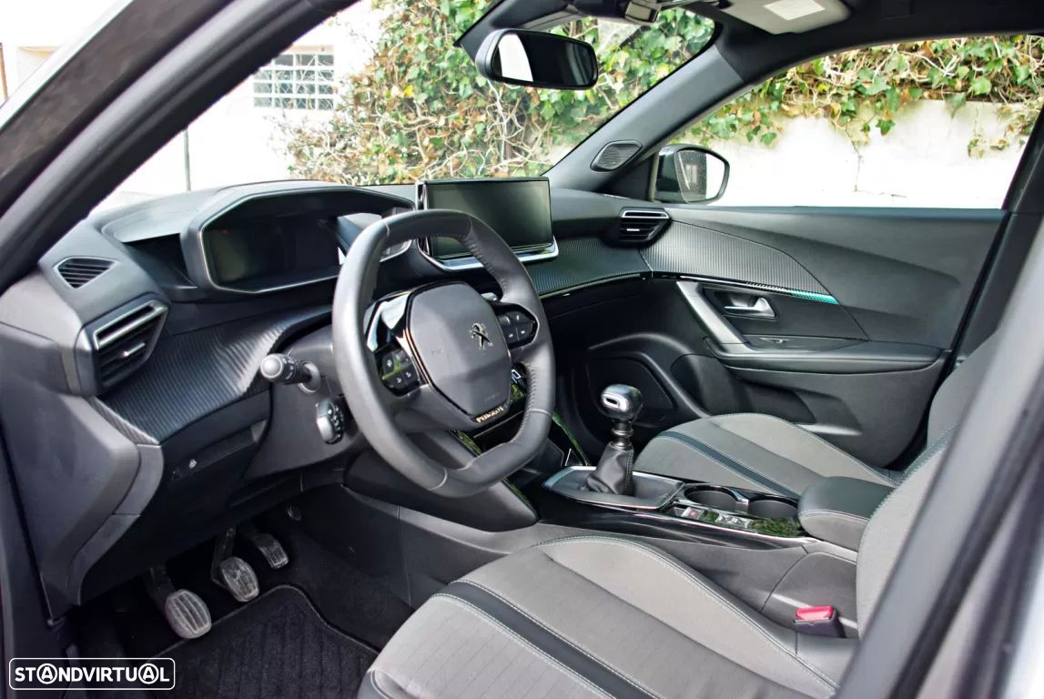Peugeot 2008 1.2 PureTech Allure - 17
