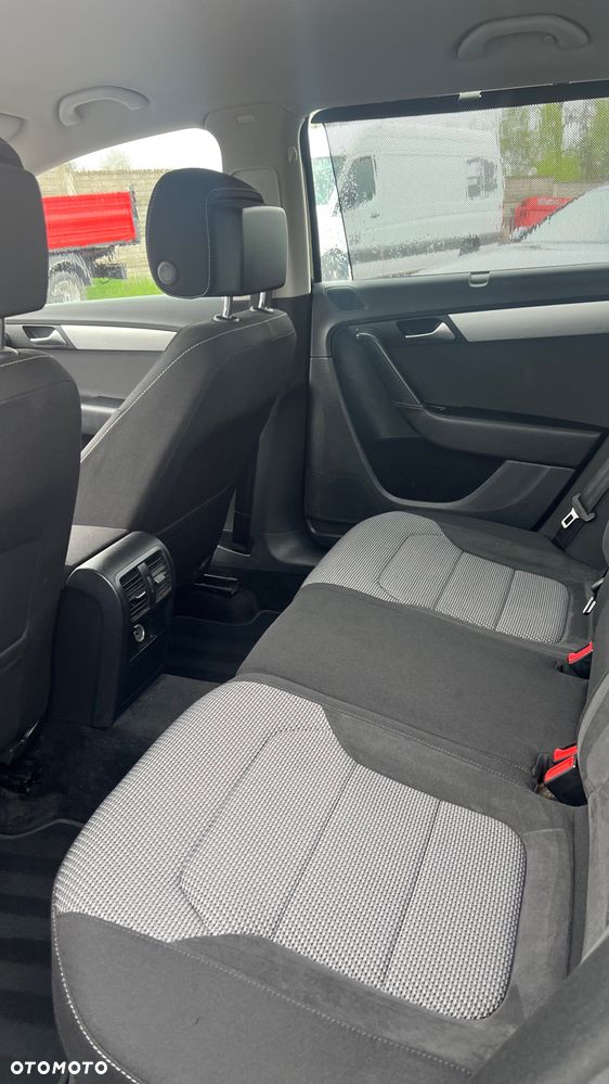 Volkswagen Passat Alltrack - 12
