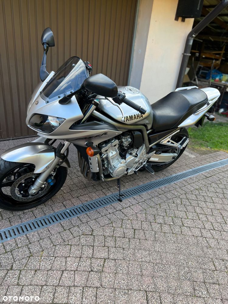 Yamaha FZS - 6