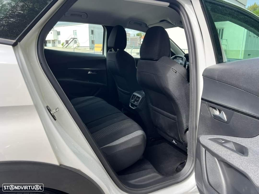 Peugeot 3008 1.5 BlueHDi Allure EAT8 - 24
