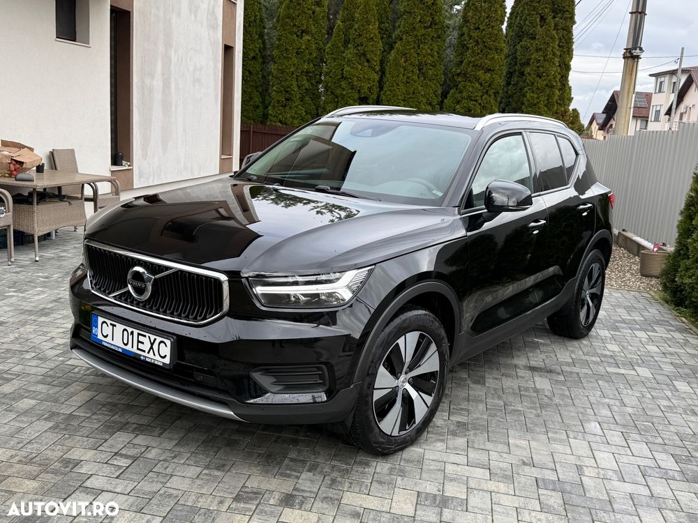 Volvo XC 40 B4 AT8 Mild Hybrid Momentum Pro - 3