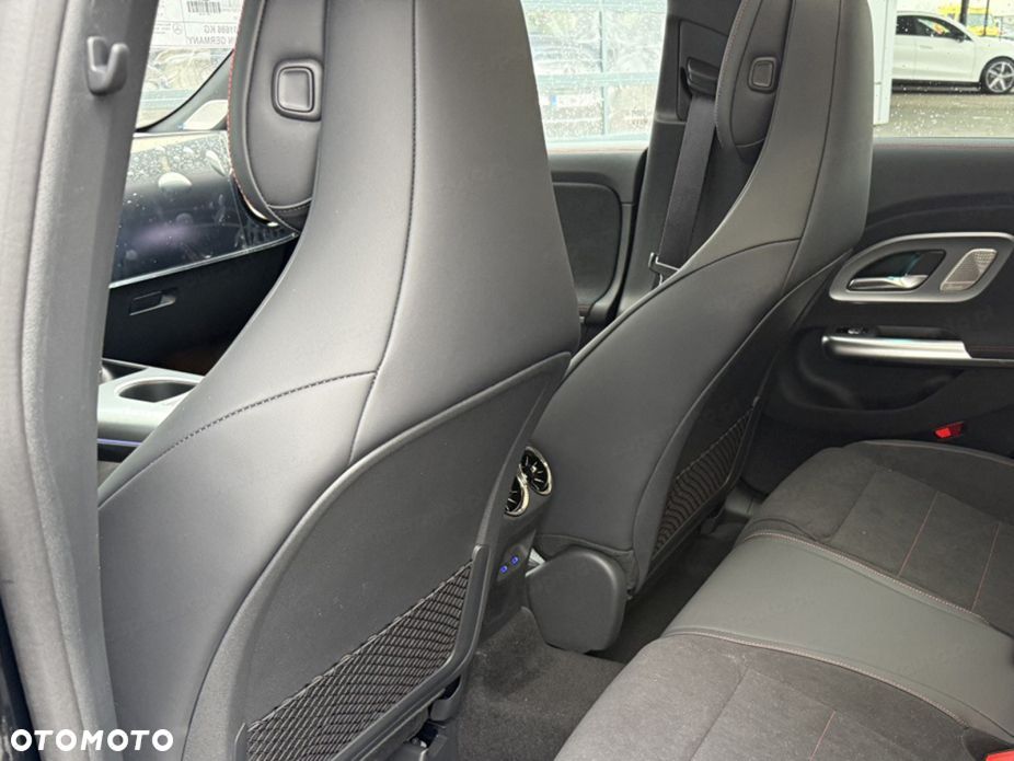 Mercedes-Benz CLA 220 mHEV 4-Matic 8G-DCT - 12