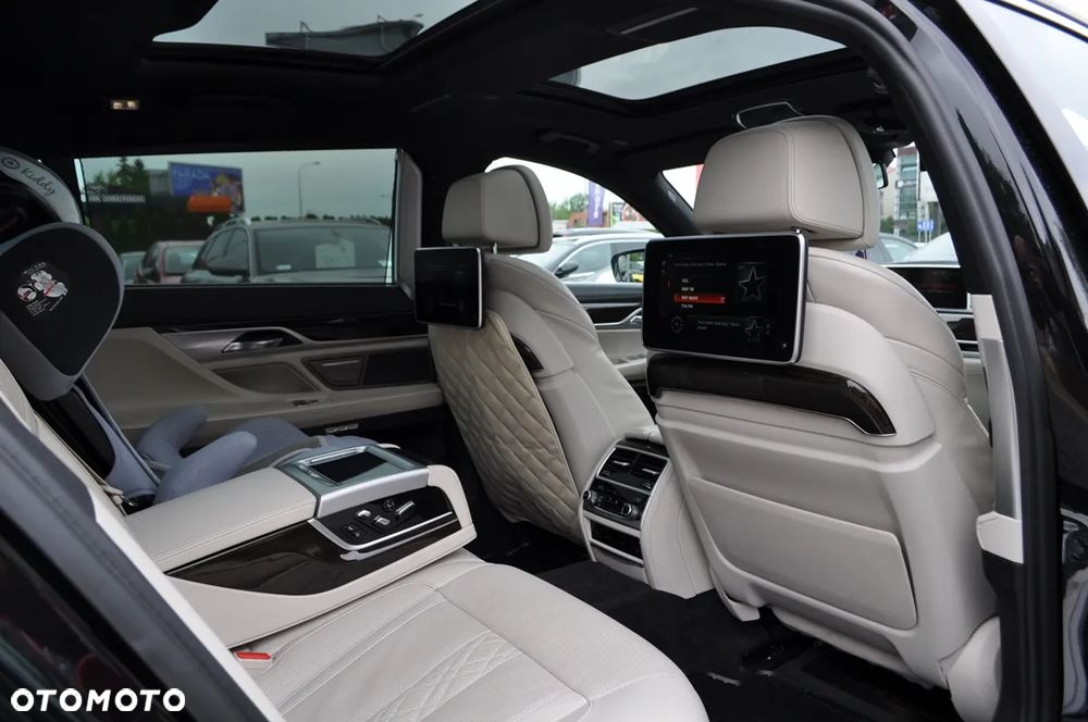 BMW Seria 7 750Ld xDrive - 32
