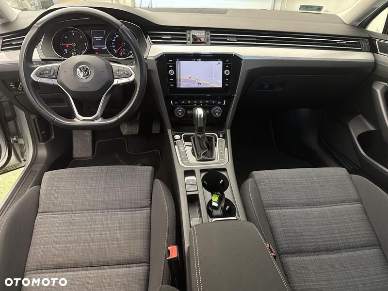 Volkswagen Passat - 22