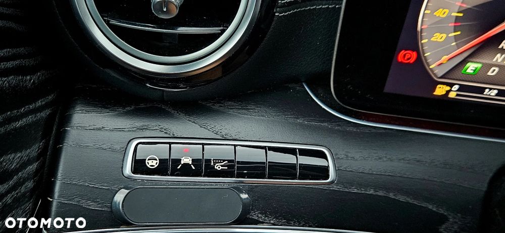 Mercedes-Benz Klasa E 300 d 9G-TRONIC - 18