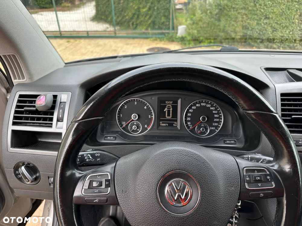 Volkswagen Caravelle - 9