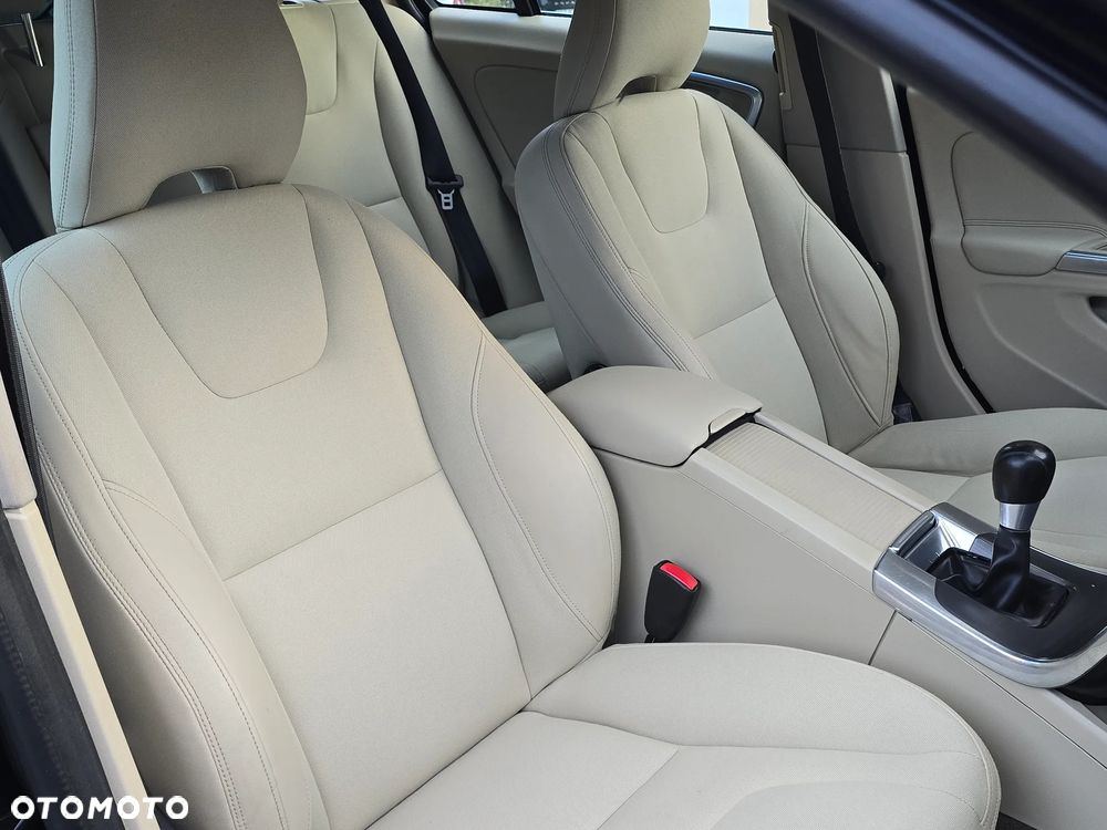 Volvo V60 D3 Summum - 25