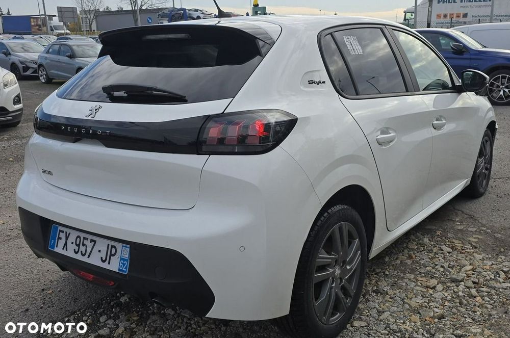 Peugeot 208 - 12
