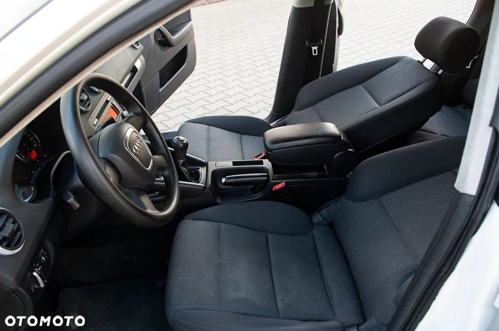Audi A3 Sportback 1.6 Ambiente - 34