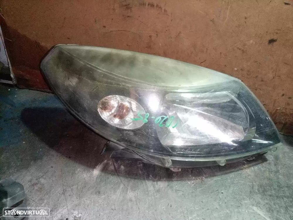 FAROL DIREITO DACIA SANDERO 2011 -2601C4793R - 3