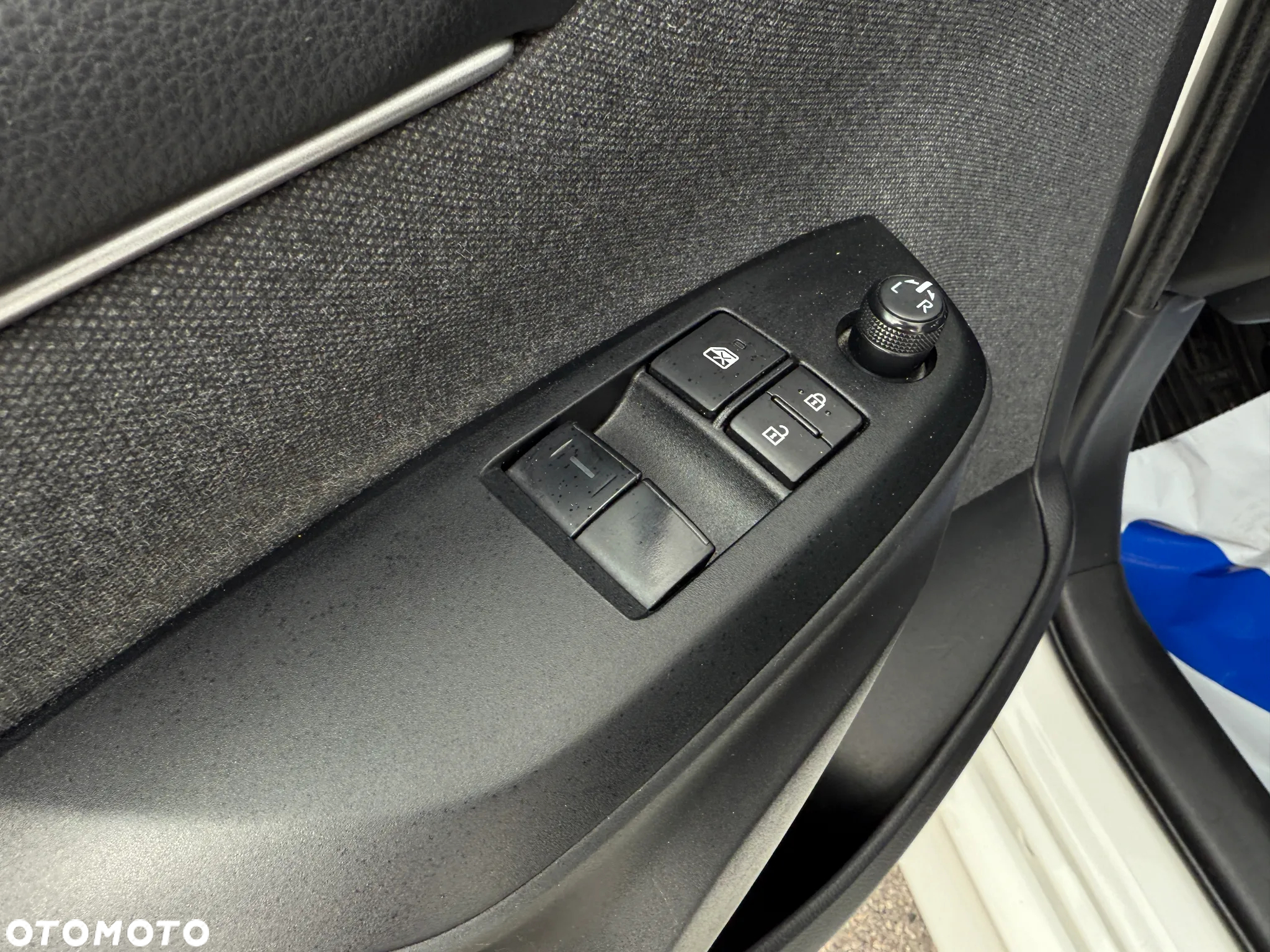 Toyota Yaris Hybrid 1.5 Comfort - 28