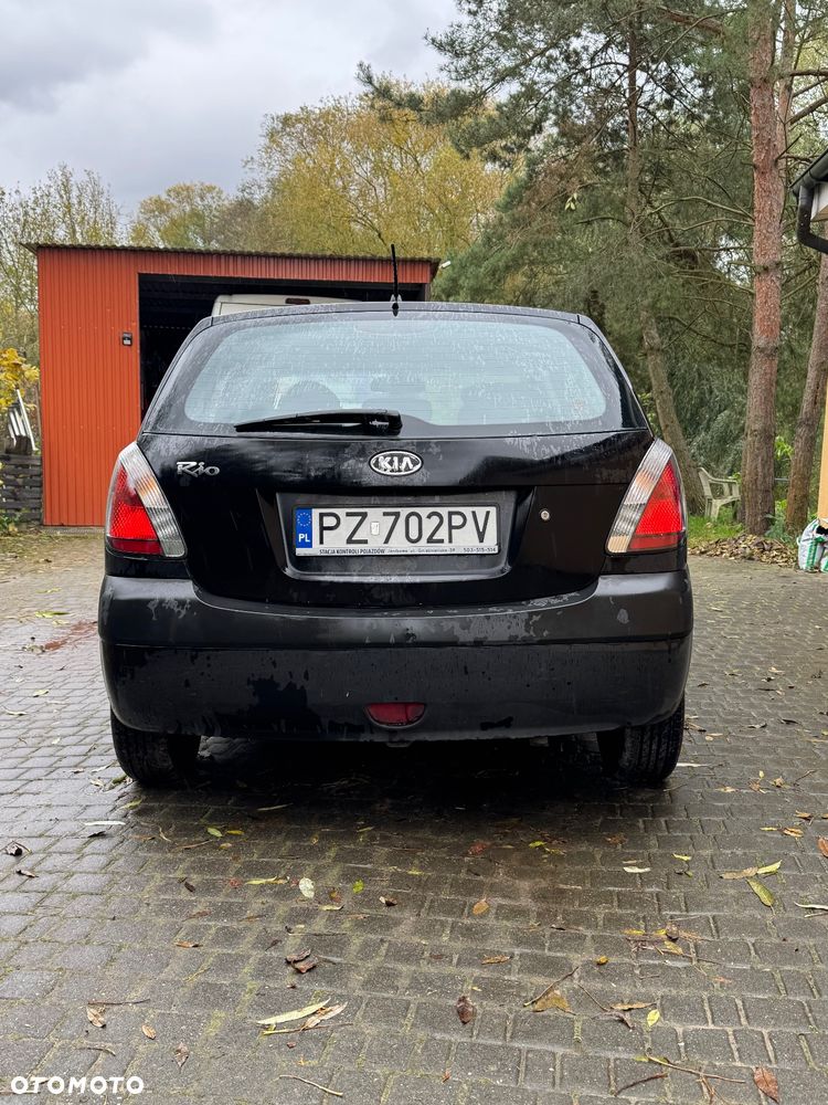 Kia Rio - 4