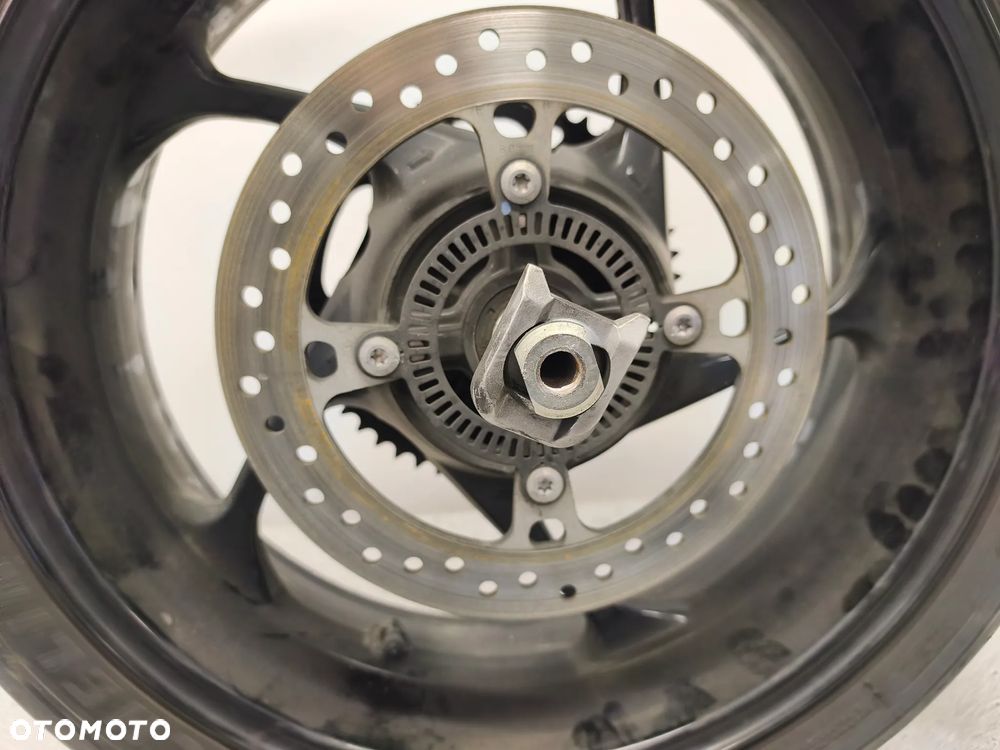 Felga tył, tylna, koło, tarcza hamulcowa, zębatka, ośka tył Triumph Trident 660 2022 - 7