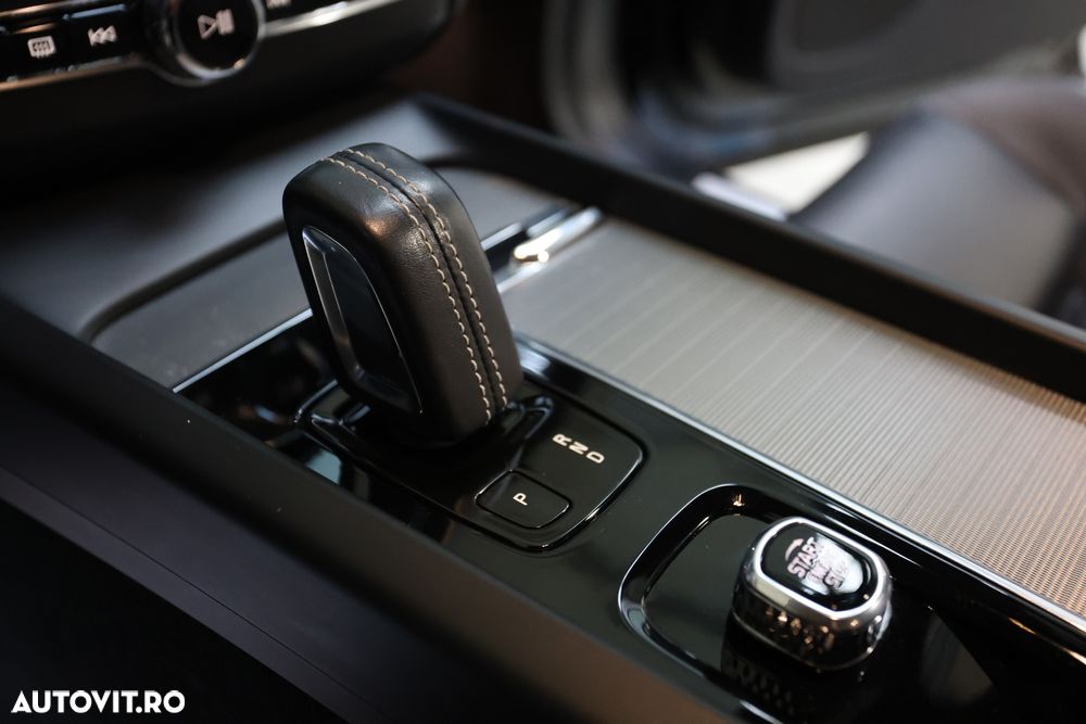 Volvo XC 60 B4 MHEV AWD R-Design - 20