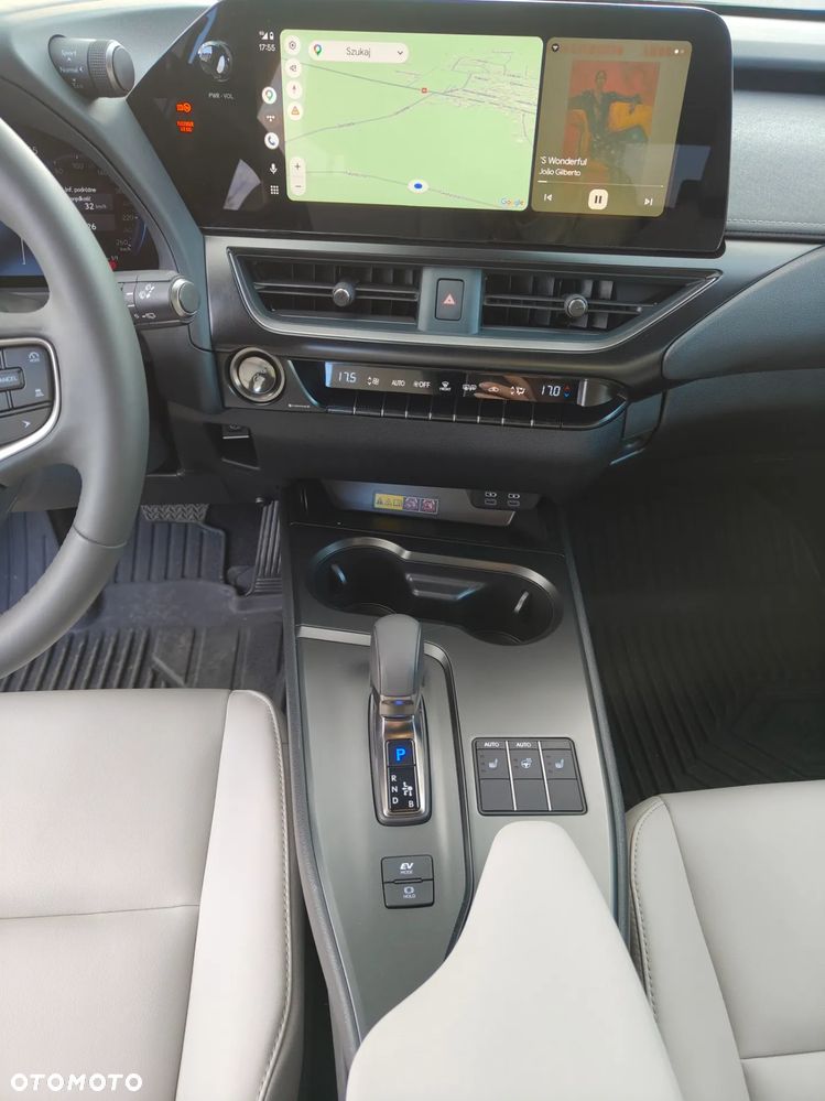 Lexus UX - 12