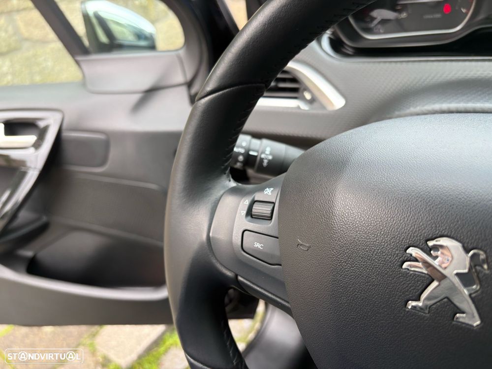 Peugeot 208 1.2 PureTech Signature - 23