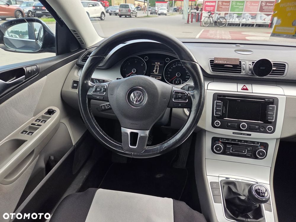Volkswagen Passat 2.0 TDI DPF BlueMotion Technology Comfortline - 22