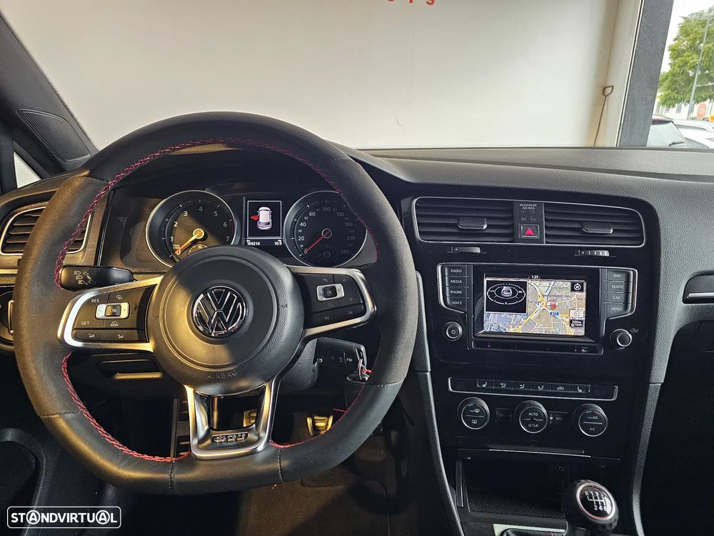 VW Golf GTI Performance BlueMotion - 22