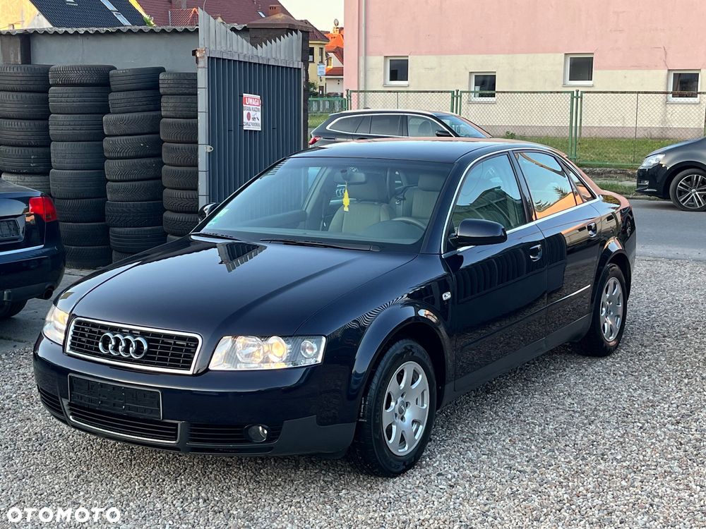 Audi A4 Limousine - 1